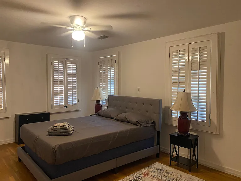 286 W University Ave — Photo 6