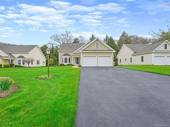 3rd image of 5 Riverbend Dr