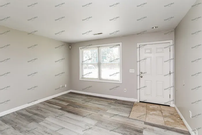 3 bed, 2.0 bath, 1120 sqft, $1,595 — Photo 4