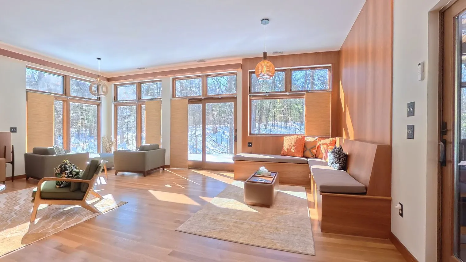 5 bed, 4.0 bath, 3993 sqft, $19,884 — Photo 3