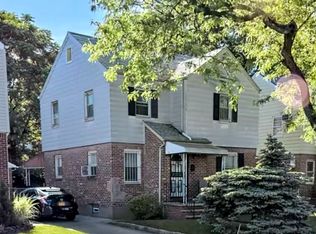 5851 212th St, Oakland Gardens, NY 11364