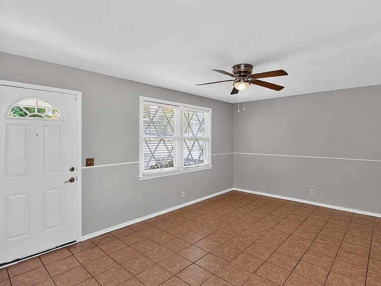 261 Eisenhower Dr — Photo 2