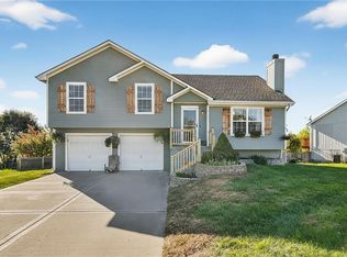 9305 NE Pawpaw Dr, Kansas City, MO 64157