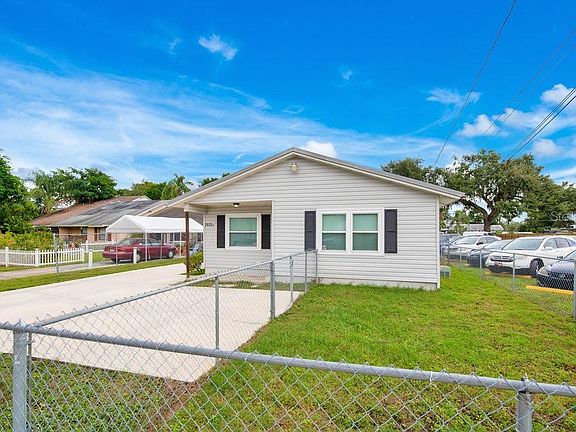 3rd image of 2533 S FERN CREEK AVENUE