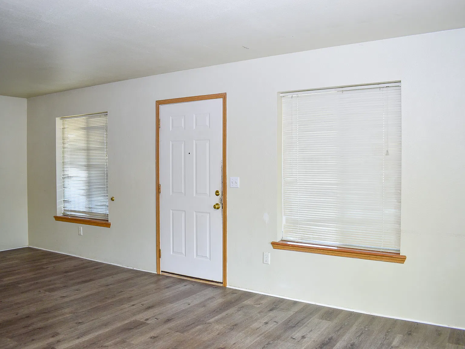 2 bed, 933 sqft, $1,350 — Photo 3
