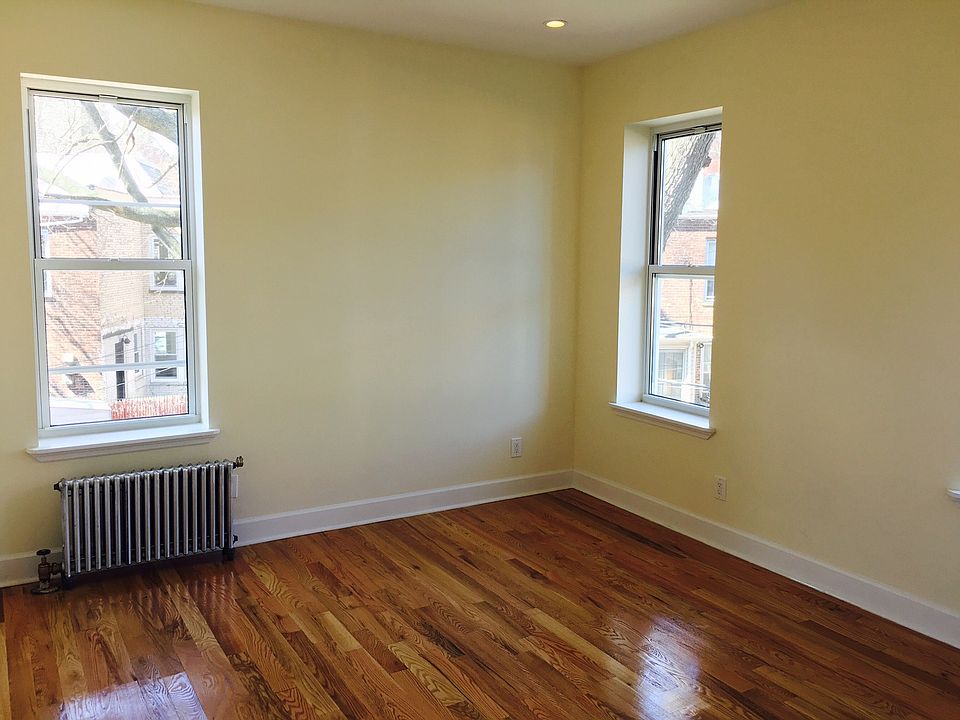 2nd image of 2325 Foster Ave #B52