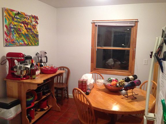 kitchen eating area
