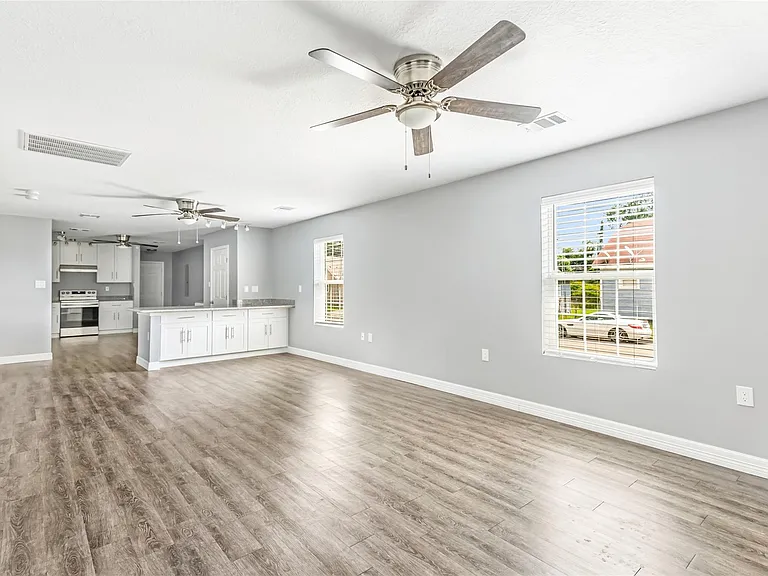 520 E Defee Ave — Photo 8