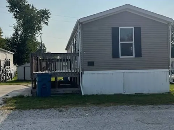 113 W 14th St #113, Coal Valley, IL 61240
