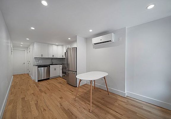 3rd image of 249 Putnam Ave APT 1
