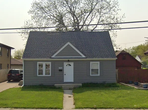 1748 Lathrop Ave, Racine, WI 53405