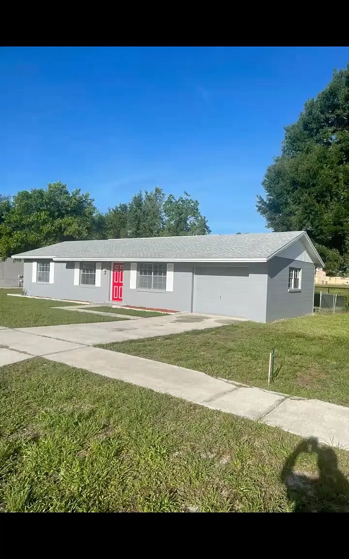 3 bed, 1050 sqft, $1,300 — Photo 1