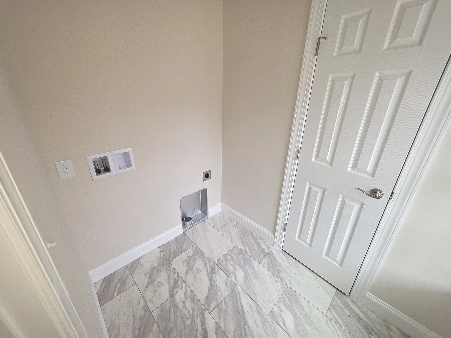 2 bed, 2.5 bath, $1,900 — Photo 2