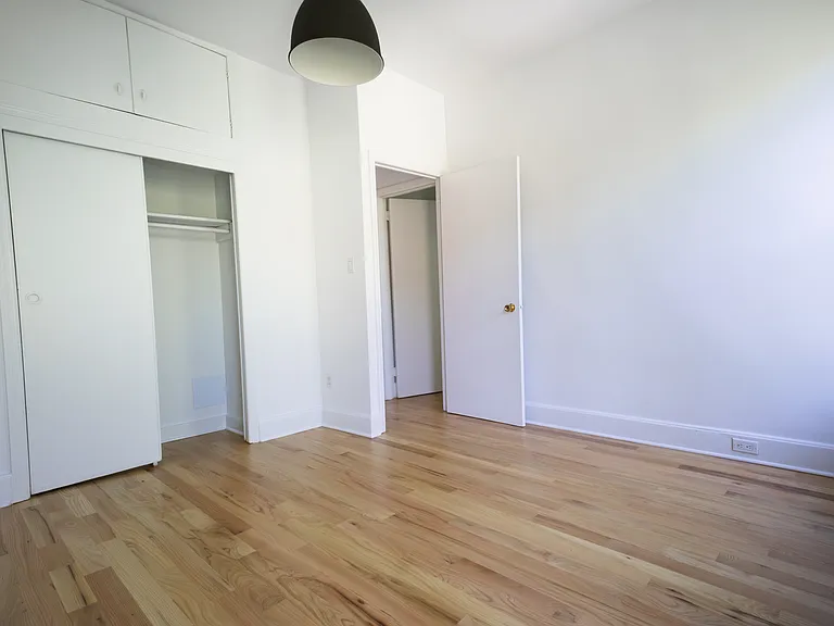 154 Noble St #3 — Photo 5
