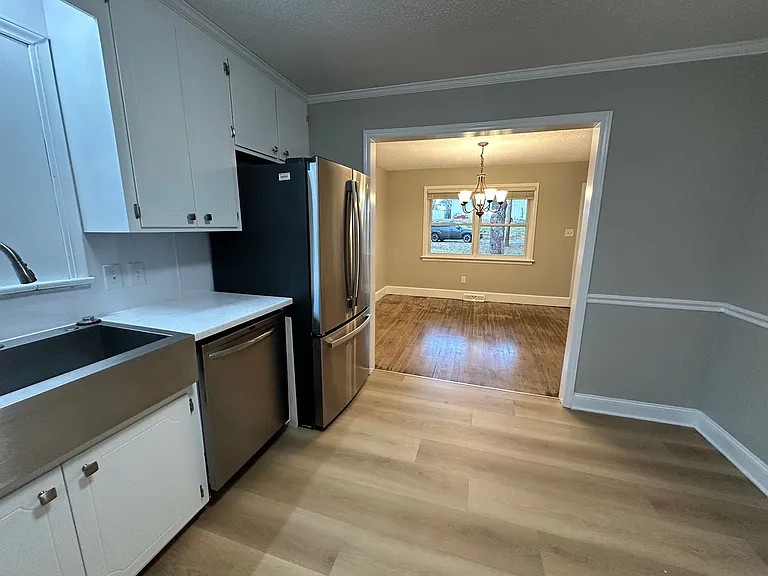 260 Klutz St — Photo 8