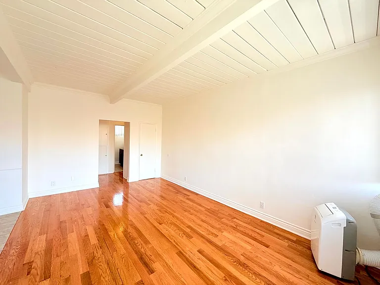 1376 N. Serrano Avenue — Photo 25