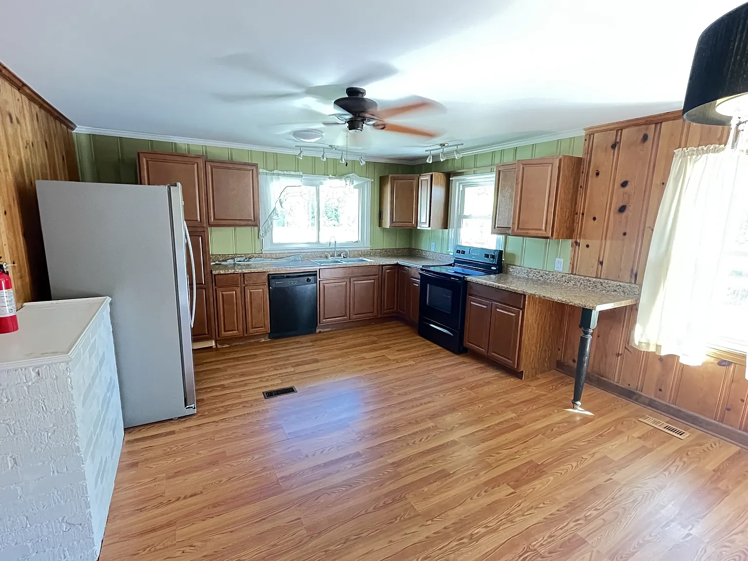 4405 Main Street - 1 — Photo 4
