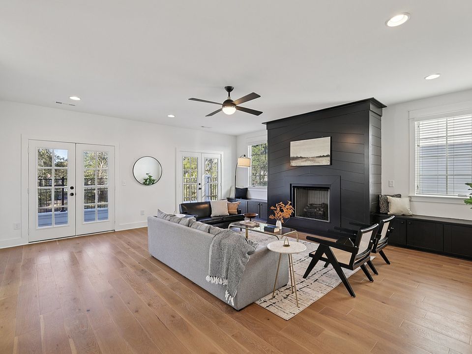 Spacious main living room with open layout and modern finishes.