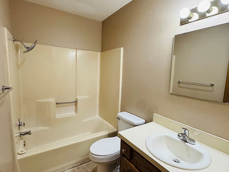 2231 S Texas Ave — Photo 7