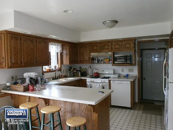 Beautiful Oak cabinetry