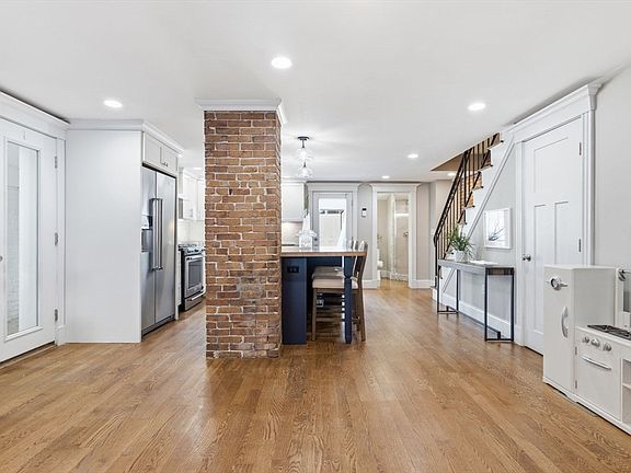 2nd image of 19 Linden St
