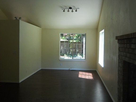 3rd image of 19480 NE Norrland Ln