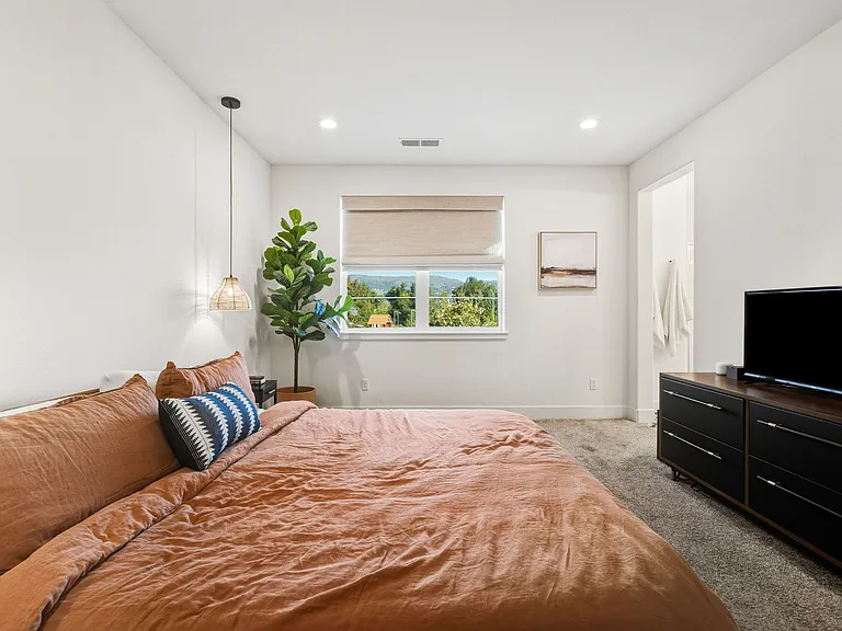 1304 Bloom Ln — Photo 20