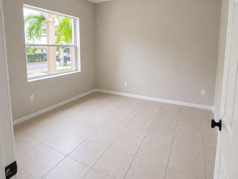 2730 Forest Hills Blvd #104 — Photo 7