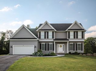 8 Boulder Dr, Churchville, NY 14428