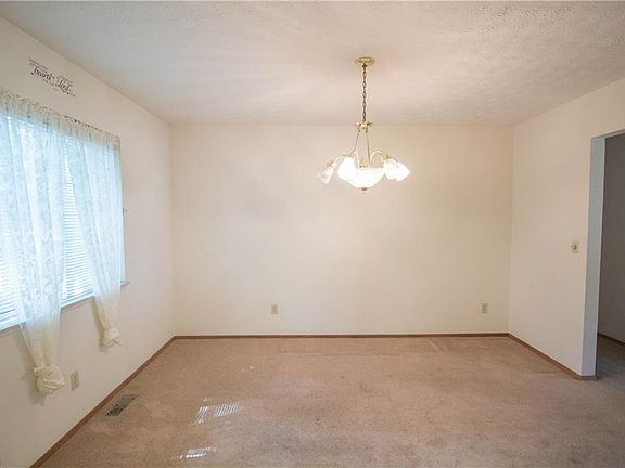 4th image of 19000 Windward Way