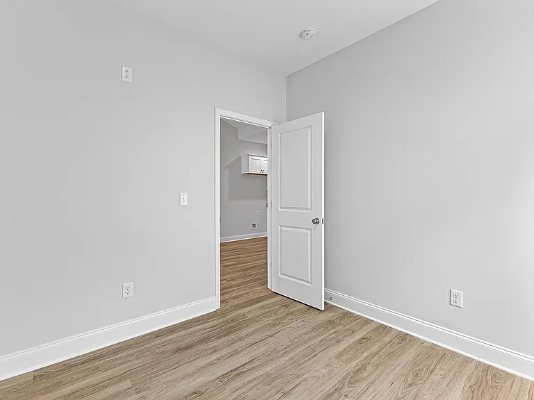234 Lenox Cir — Photo 8