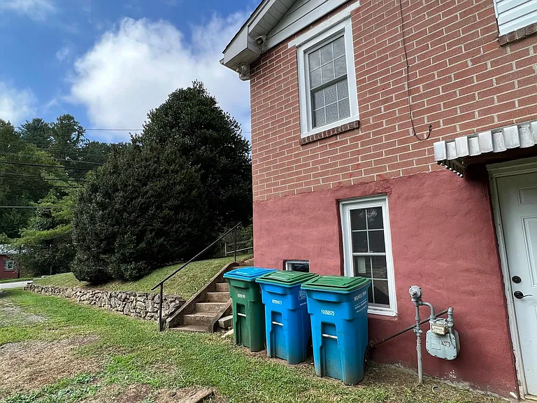 597 Emma Rd — Photo 11