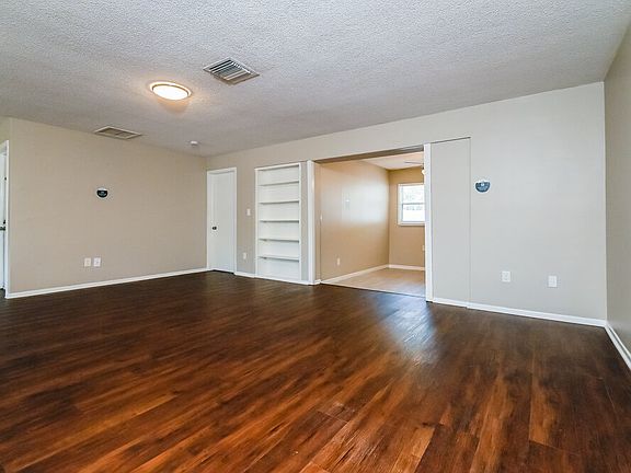 3rd image of 712 Canterbury Rd