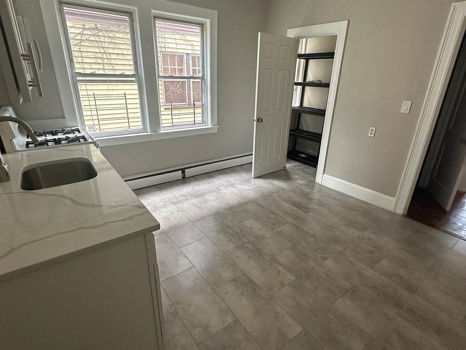 2 bed, 950 sqft, $1,349 — Photo 4