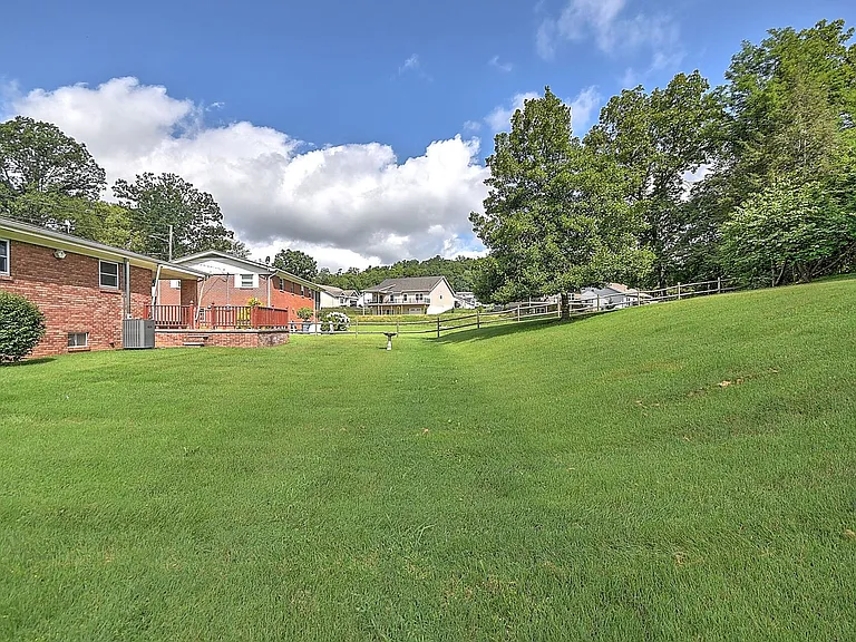 208 Hogan Ave — Photo 30