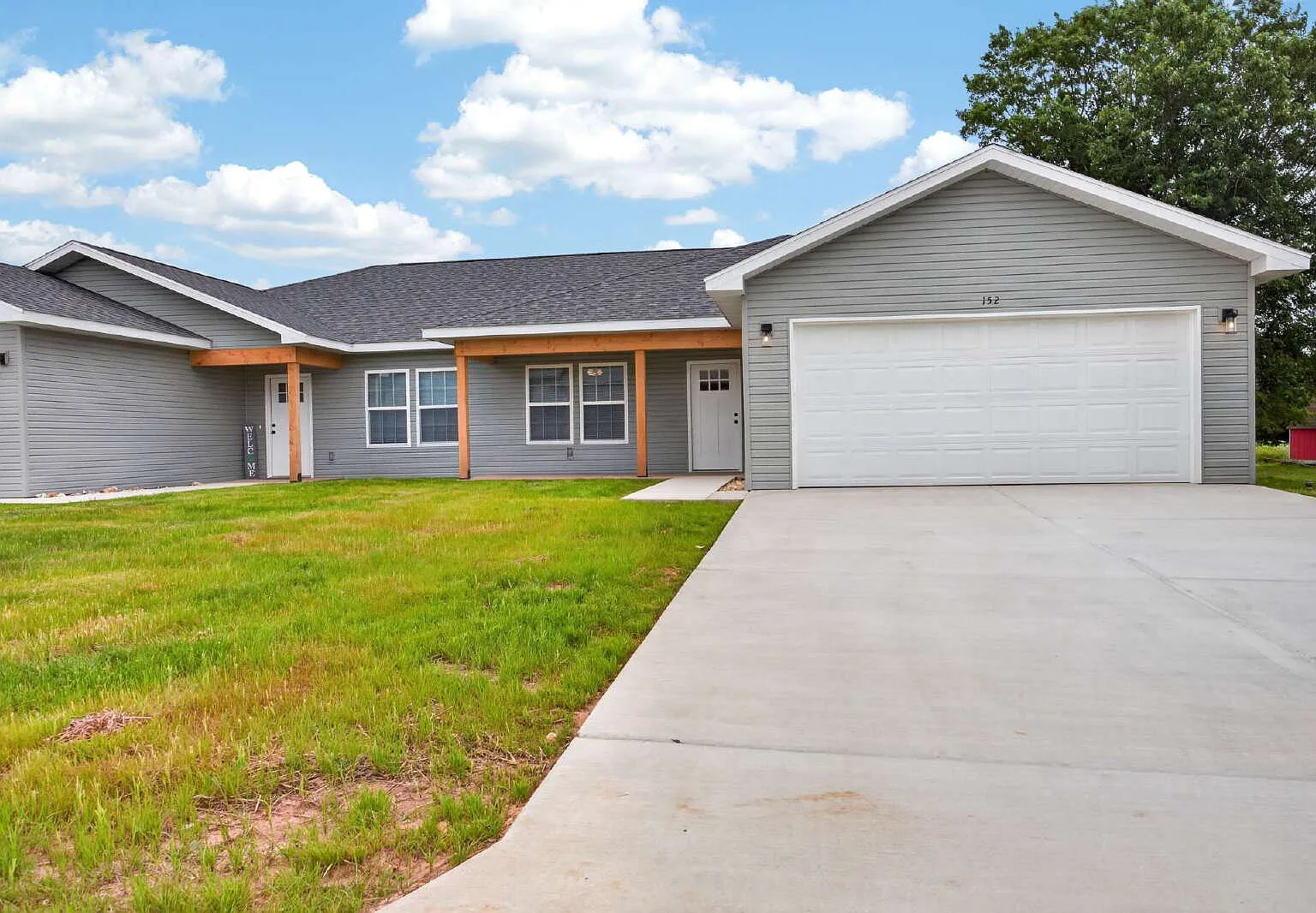 4 bed, 2.0 bath, $1,995 — Photo 3