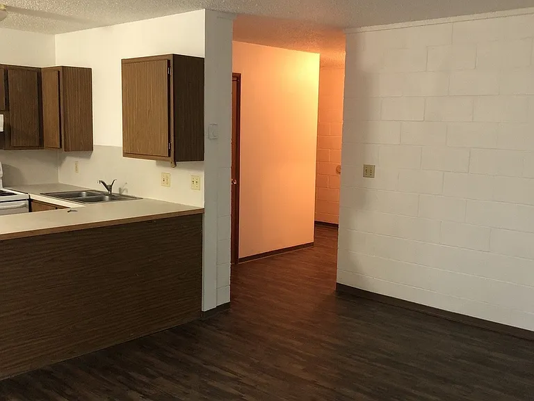 735 NE Maple St — Photo 5