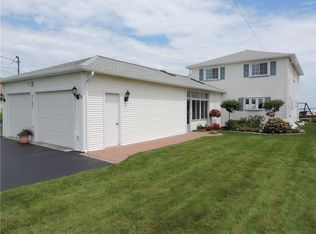 3191 Edgemere Dr, Rochester, NY 14612