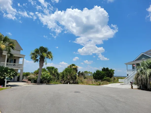 12 Windjammer Ct, Saint Helena Island, SC 29920