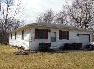 221 Maumee Ln, Napoleon, OH 43545