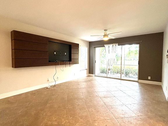 5th image of 13830 Oneida Drive #G1