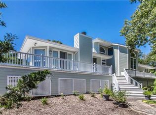 1 Penny Ln, Saint James, NY 11780