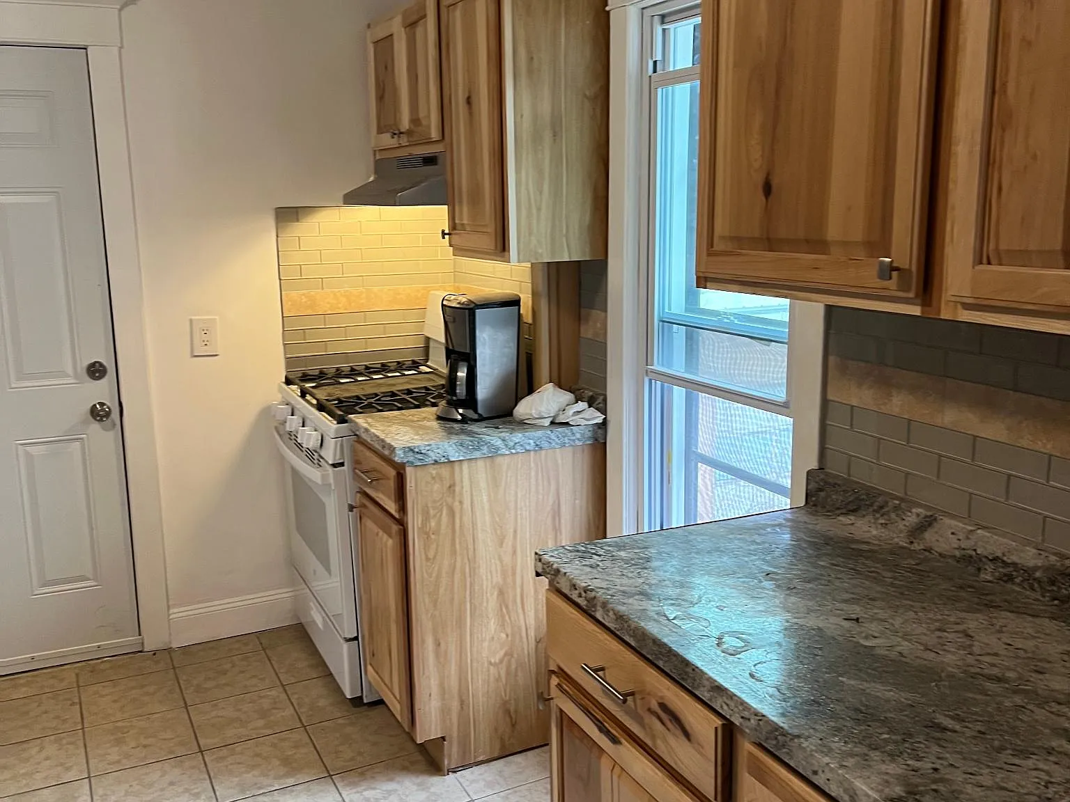 4 bed, 1100 sqft, $1,700 — Photo 2