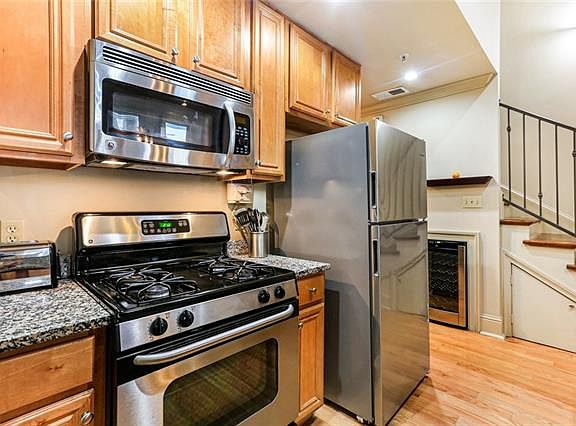 5th image of 8416 Oak St APT F