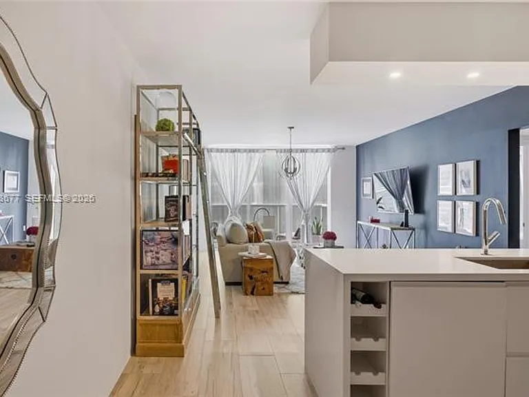31 SE 5th St #2410 — Photo 8
