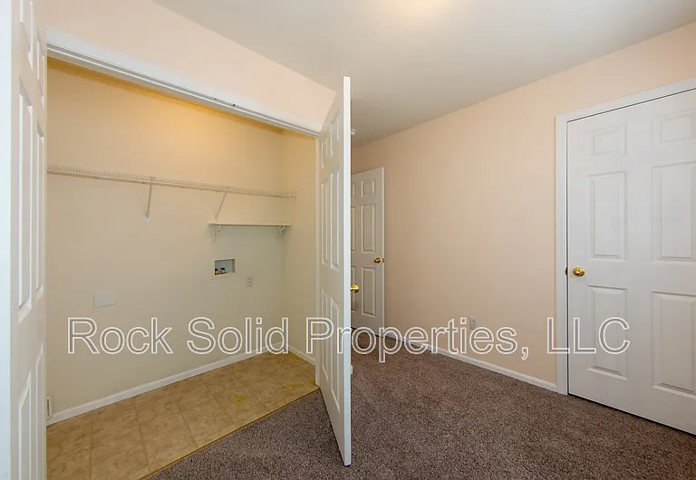407 E 5th St — Photo 9