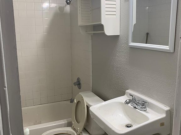 3rd image of 1120 W Symmes St