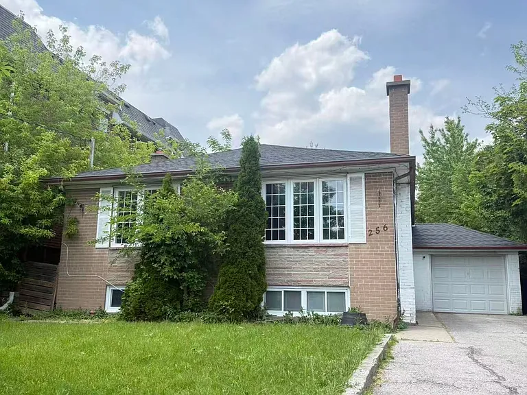 256 Patricia Ave #MAIN — Photo 2