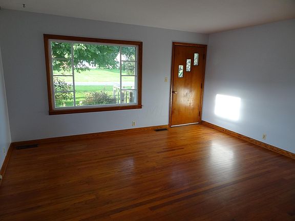 4th image of 99 James Ave