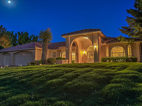3rd image of 11808 Baccarat Ln NE